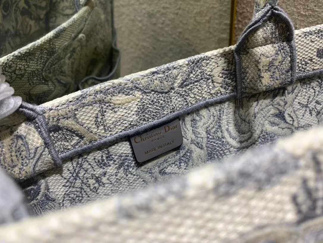 Dior CATHERINE 輕便袋 官網價125000元