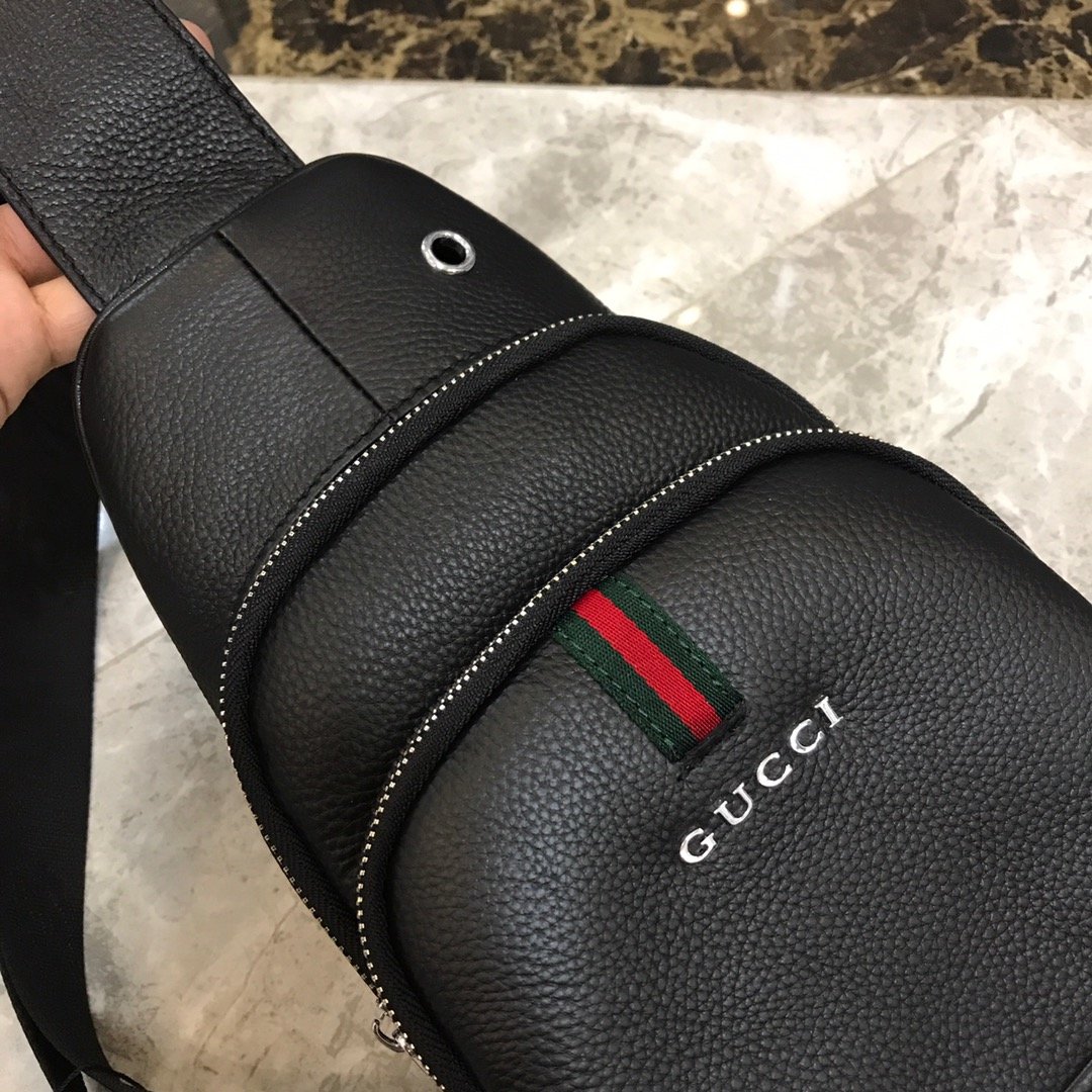 Gucci 男士新款胸包