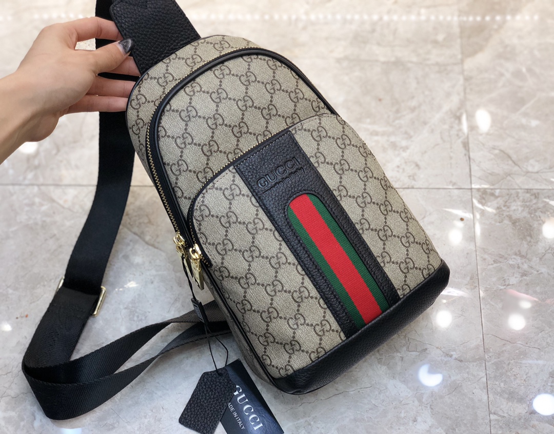 Gucci 最新基本款胸包