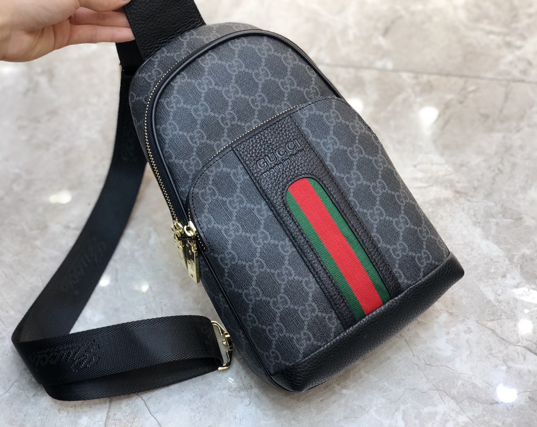 Gucci 最新基本款暗色胸包