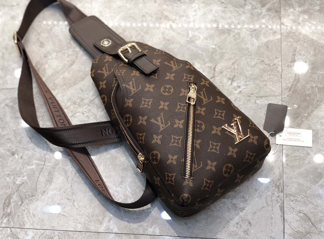 Louis Vuitton 最新基本款胸包