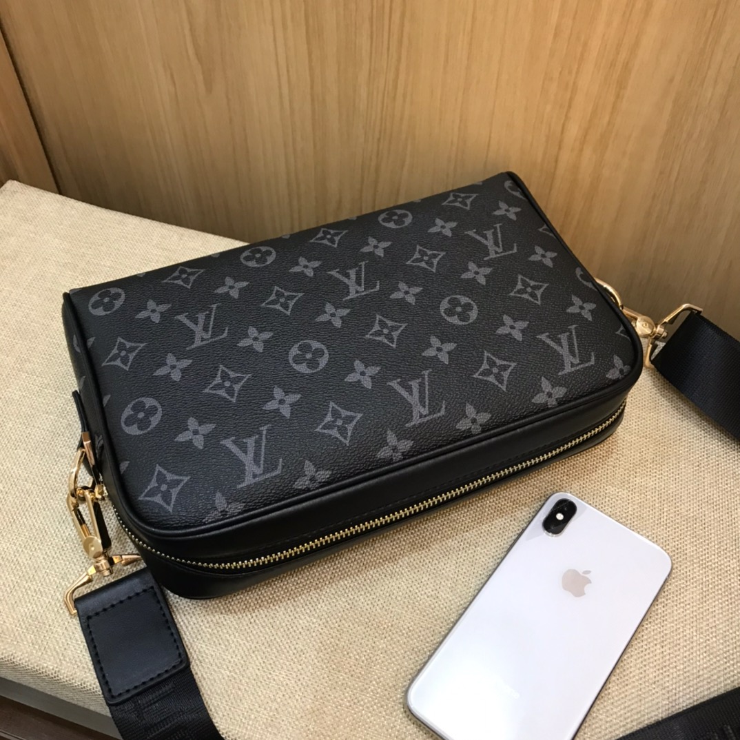 Louis Vuitton 型男首選手拿斜挎包