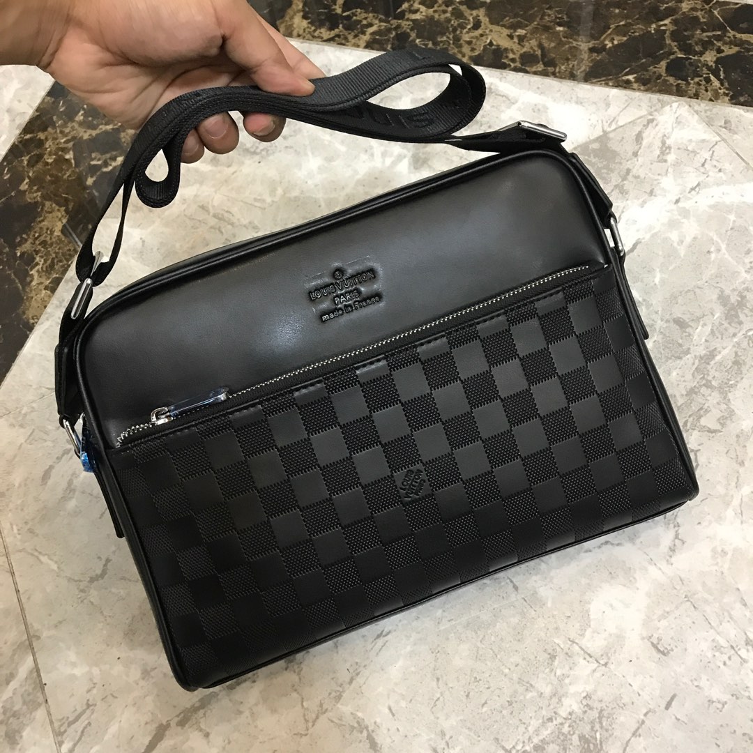 Louis Vuitton 低調款暗色棋盤格斜挎包