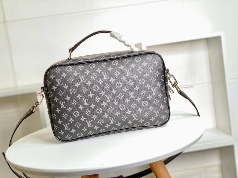 Louis Vuitton 手提斜挎郵差包  官網定價93000 