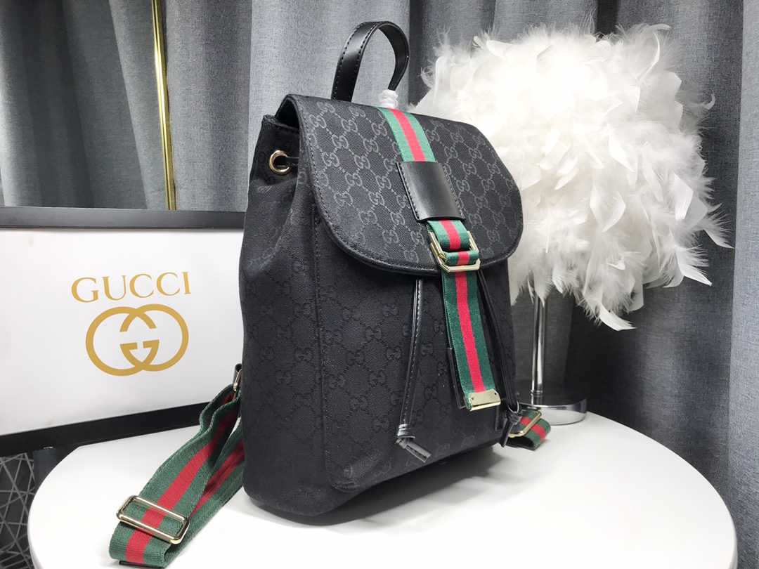 Gucci 專櫃限量暗色後背包 