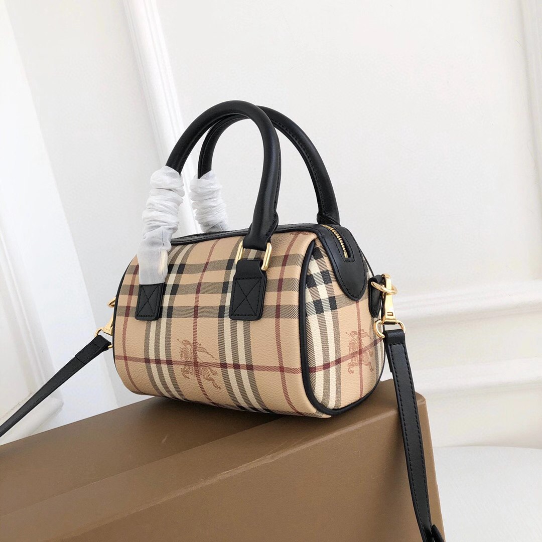 Burberry 典雅格紋枕頭包 