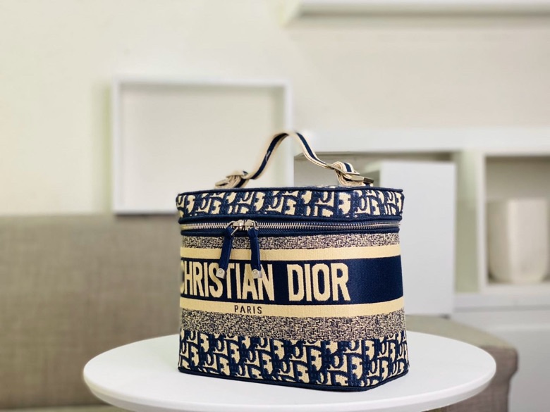 Dior 2020最火化妝包
