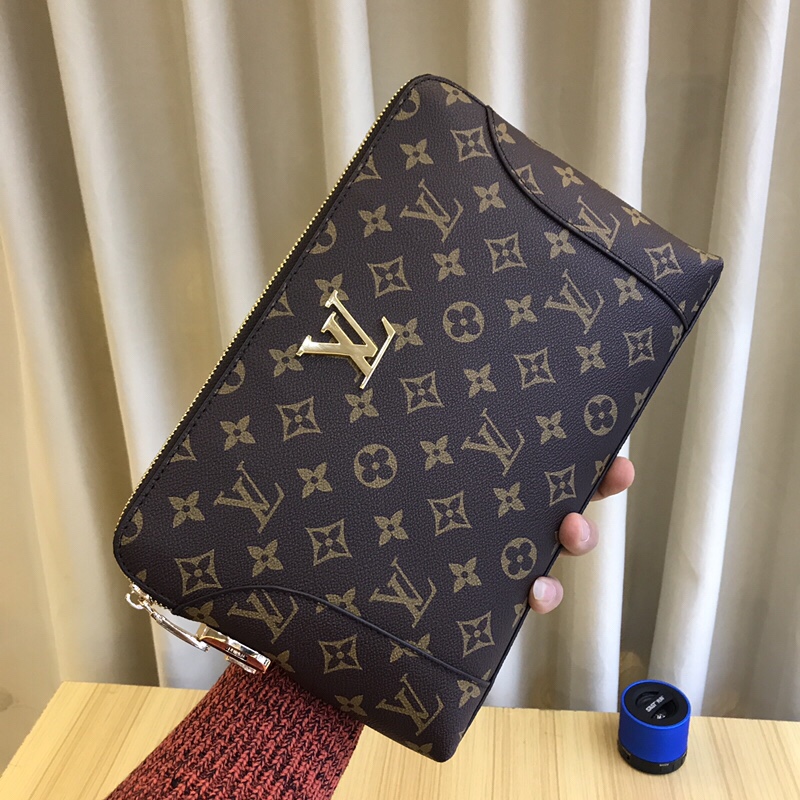 Louis Vuitton 率性帶鎖真皮手拿包