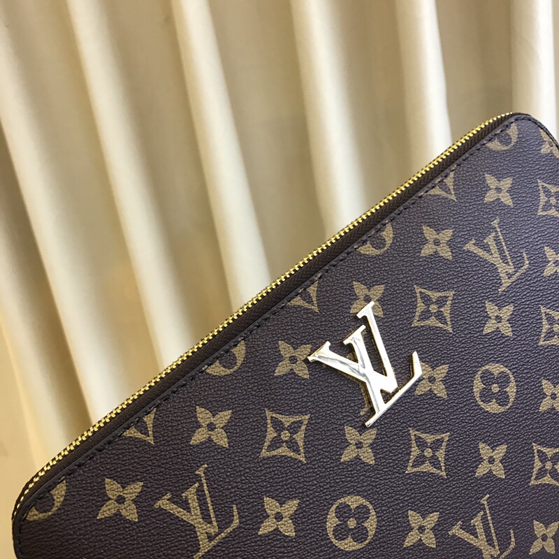 Louis Vuitton 率性帶鎖真皮手拿包