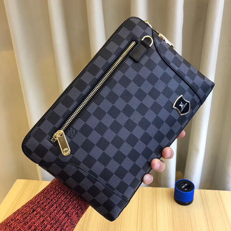 Louis Vuitton 率性帶鎖真皮格紋手拿包