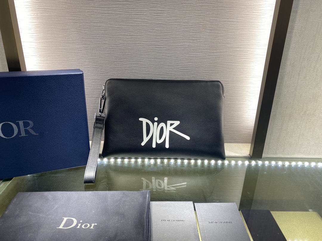 Dior 暗黑系高質感手拿包