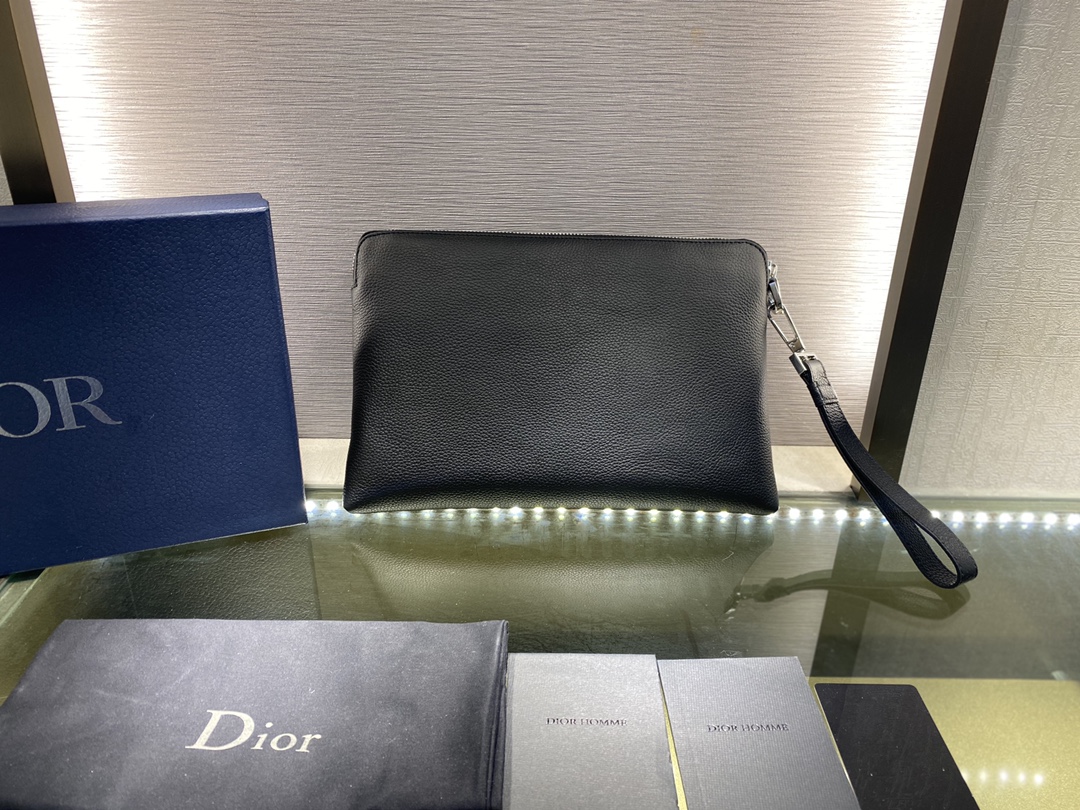 Dior 暗黑系高質感手拿包