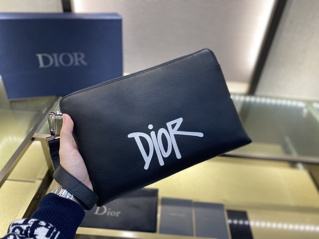 Dior 暗黑系高質感手拿包