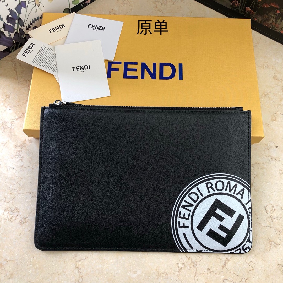 Fendi Monster潮人系列手拿包