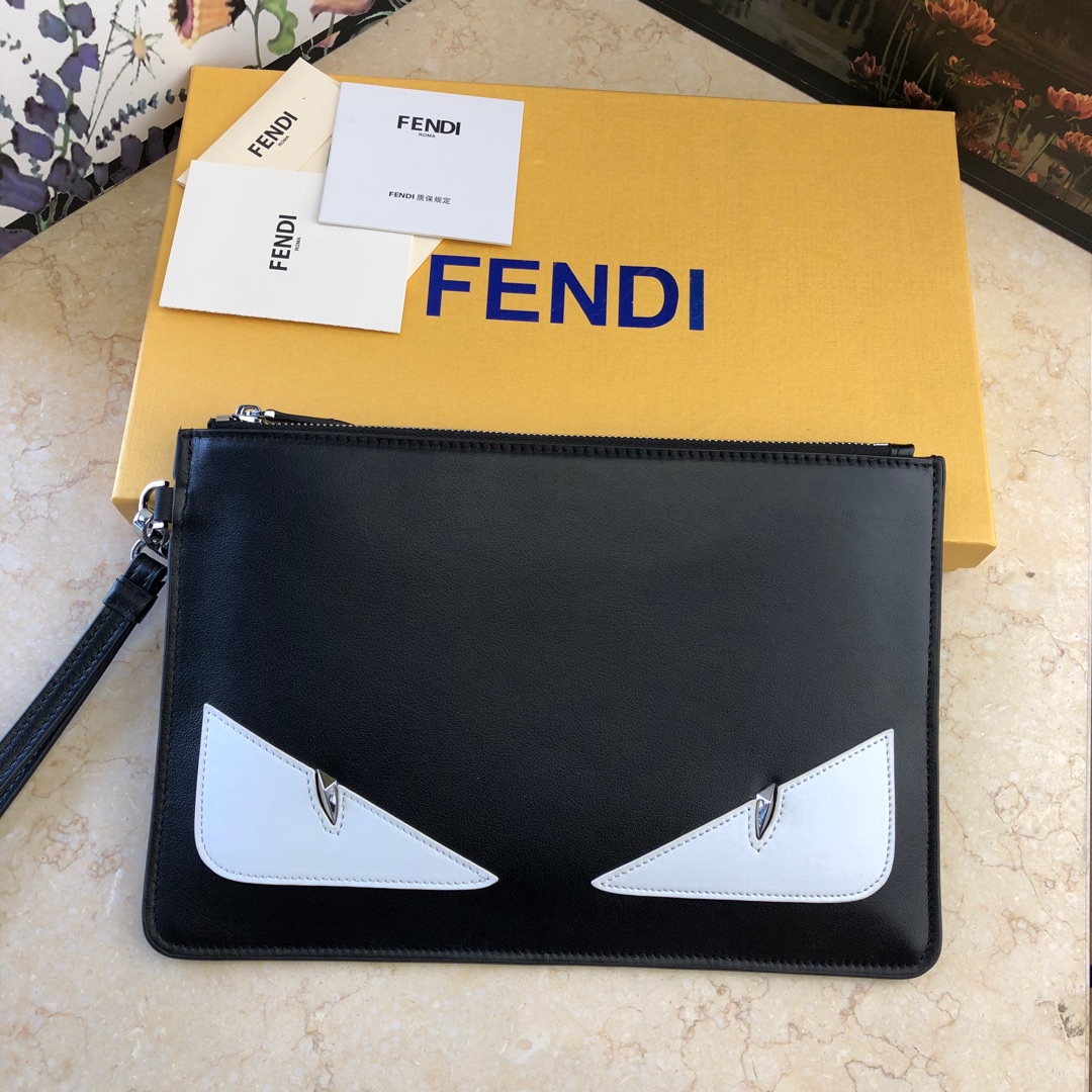 Fendi 爆款小怪獸手拿包