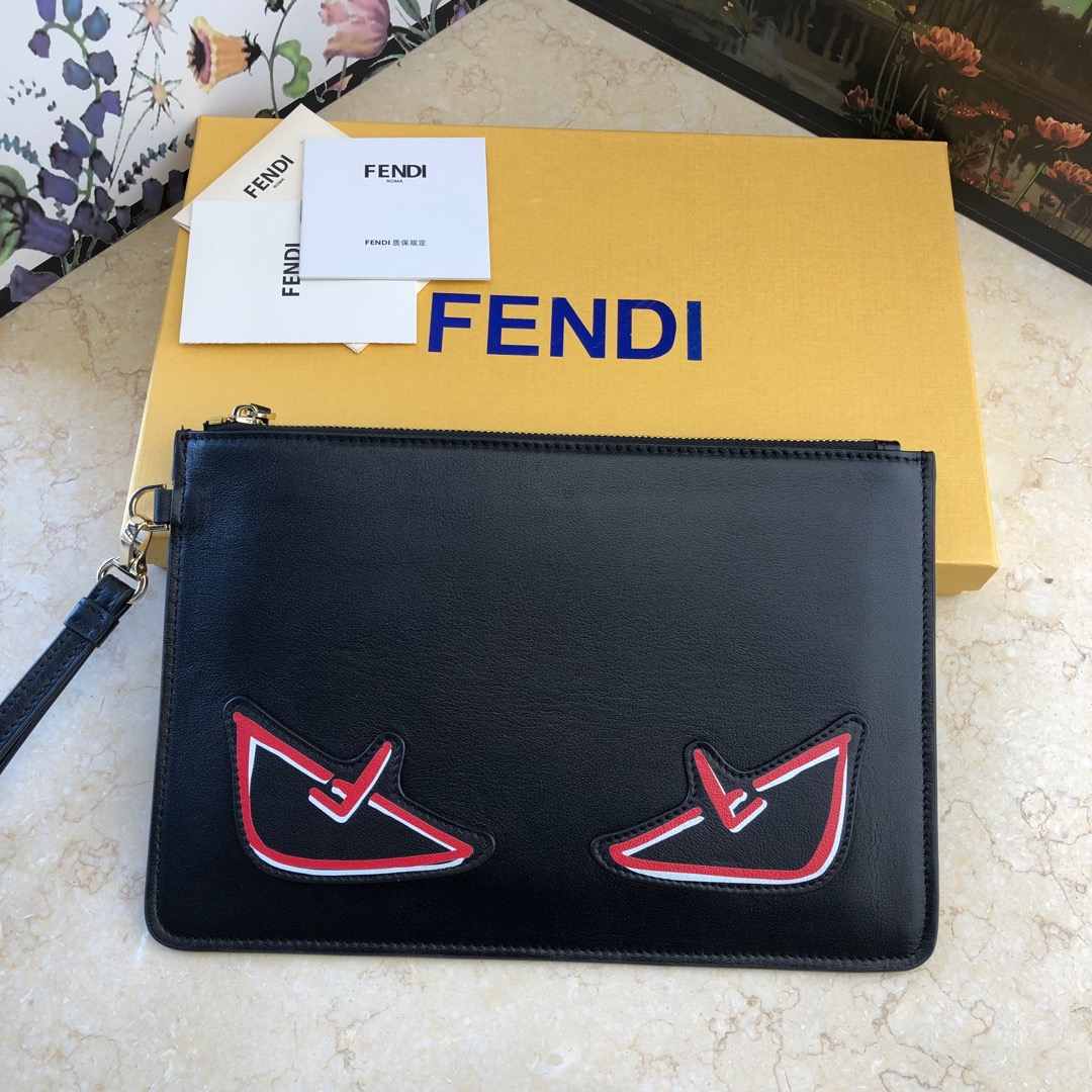 Fendi 新款上市小怪獸手拿包