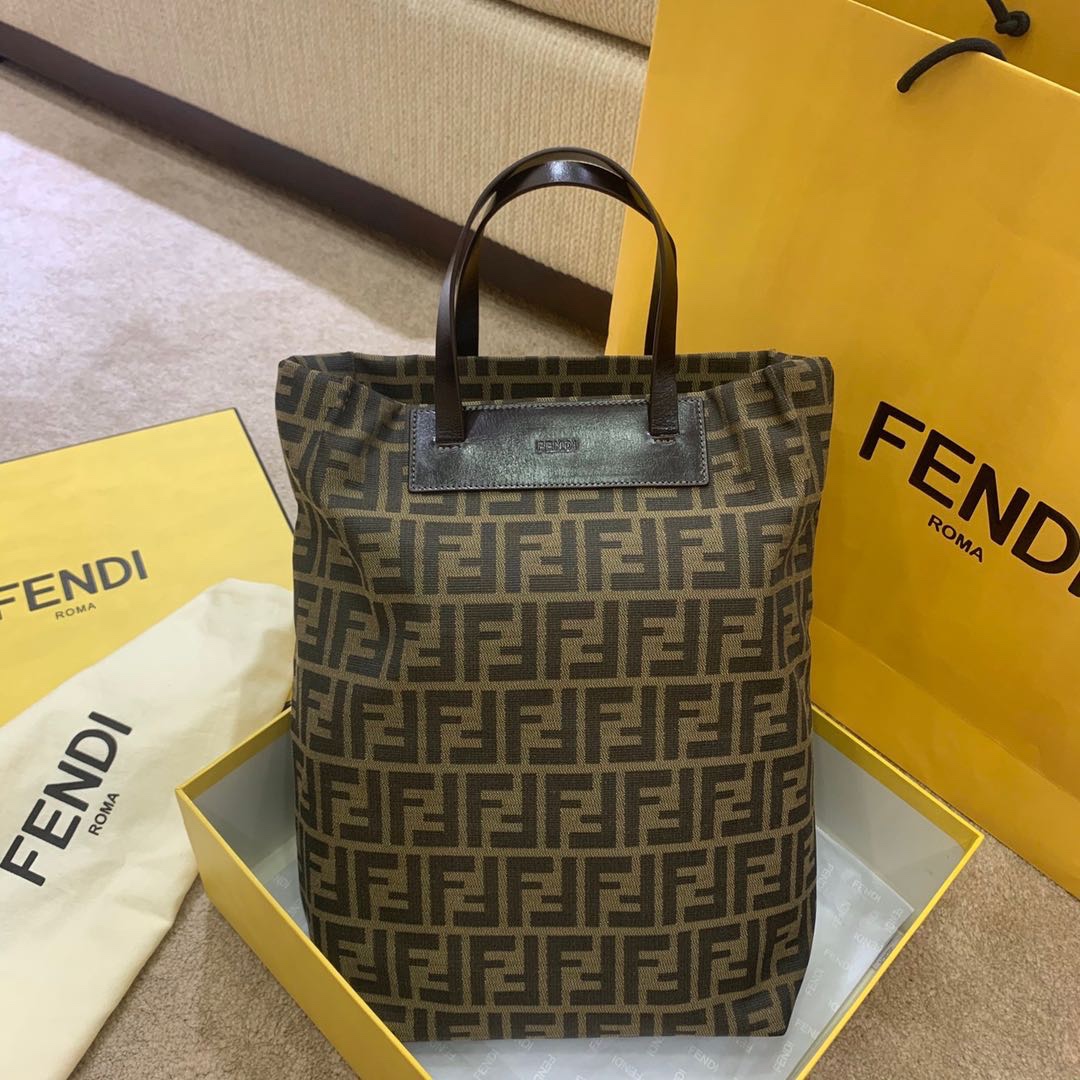 Fendi 老花大容量琴譜 手提包