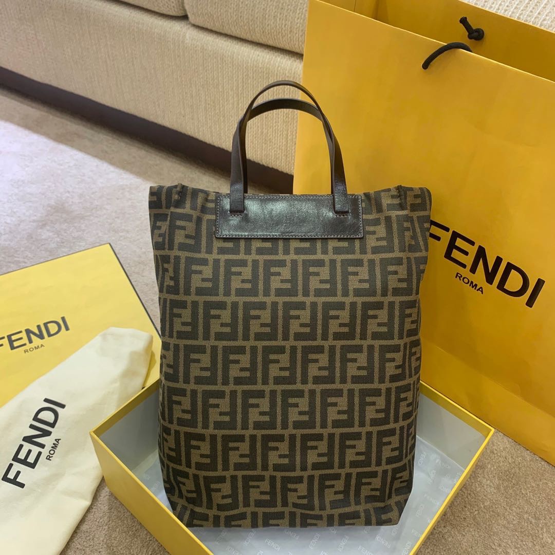 Fendi 老花大容量琴譜 手提包