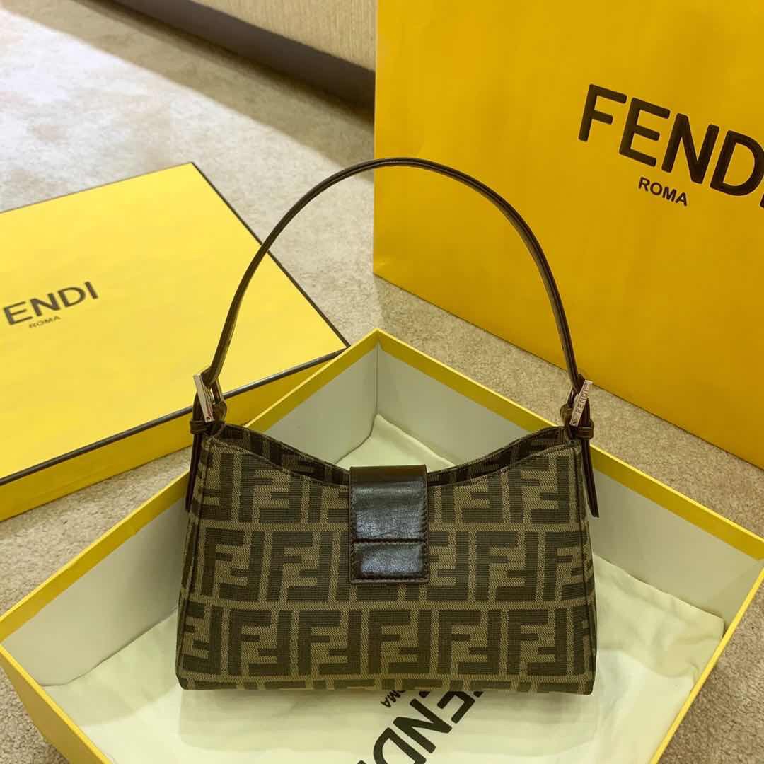 Fendi 復古風潮老花單肩包