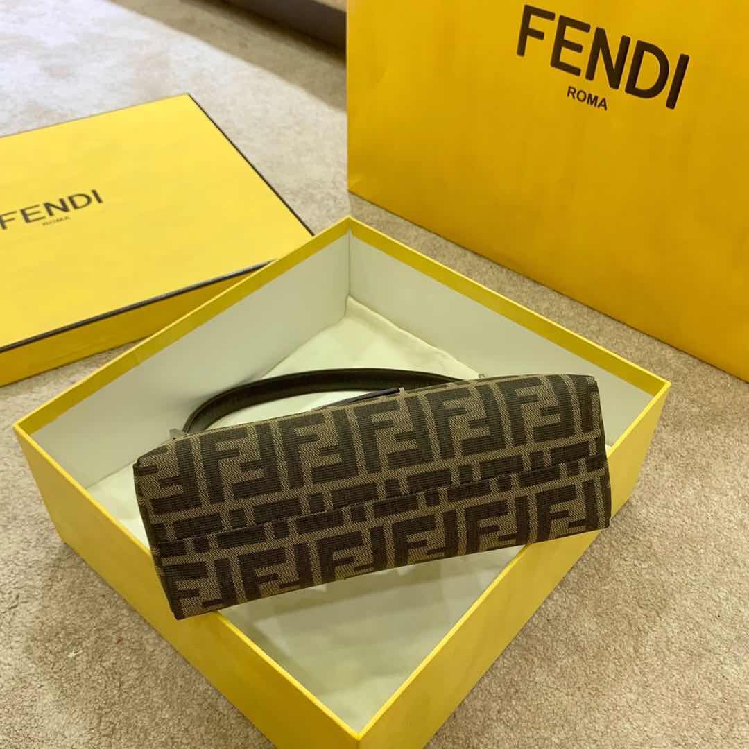 Fendi 復古風潮老花單肩包