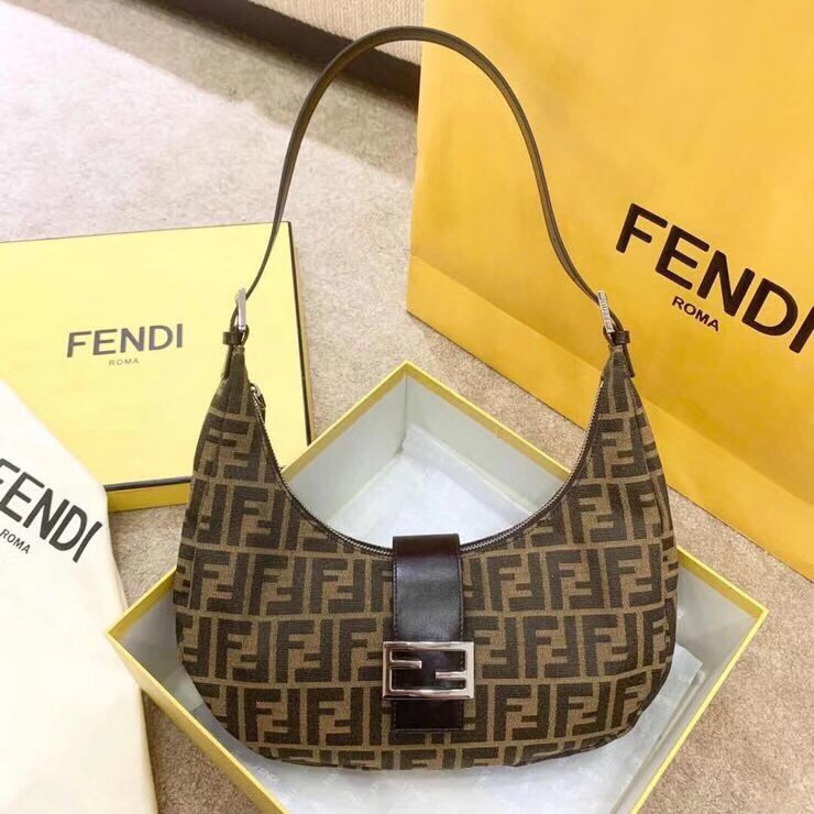 Fendi 復古風潮老花月牙包