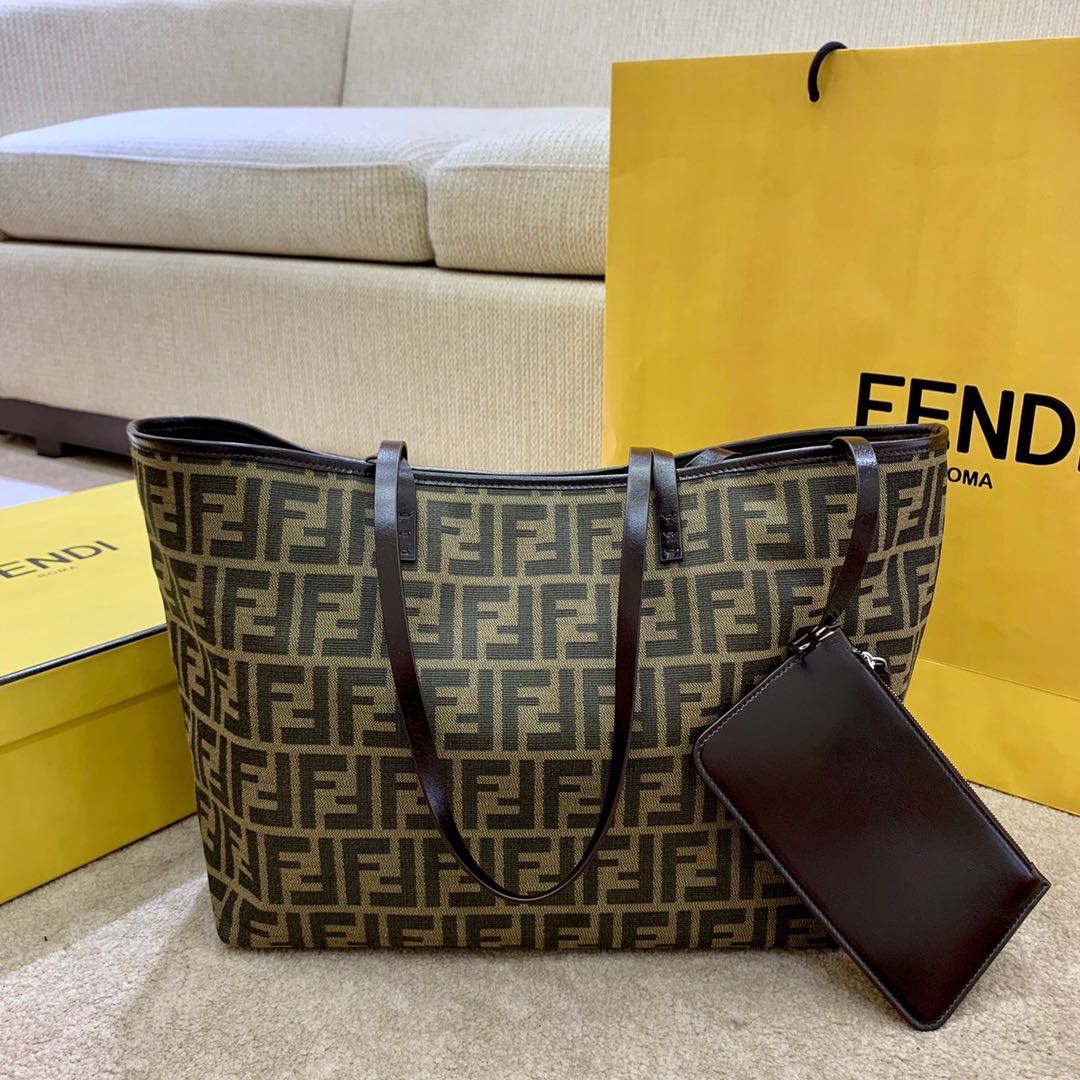 Fendi 復古風潮老花子母包