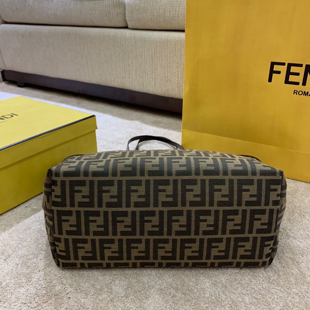 Fendi 復古風潮老花子母包