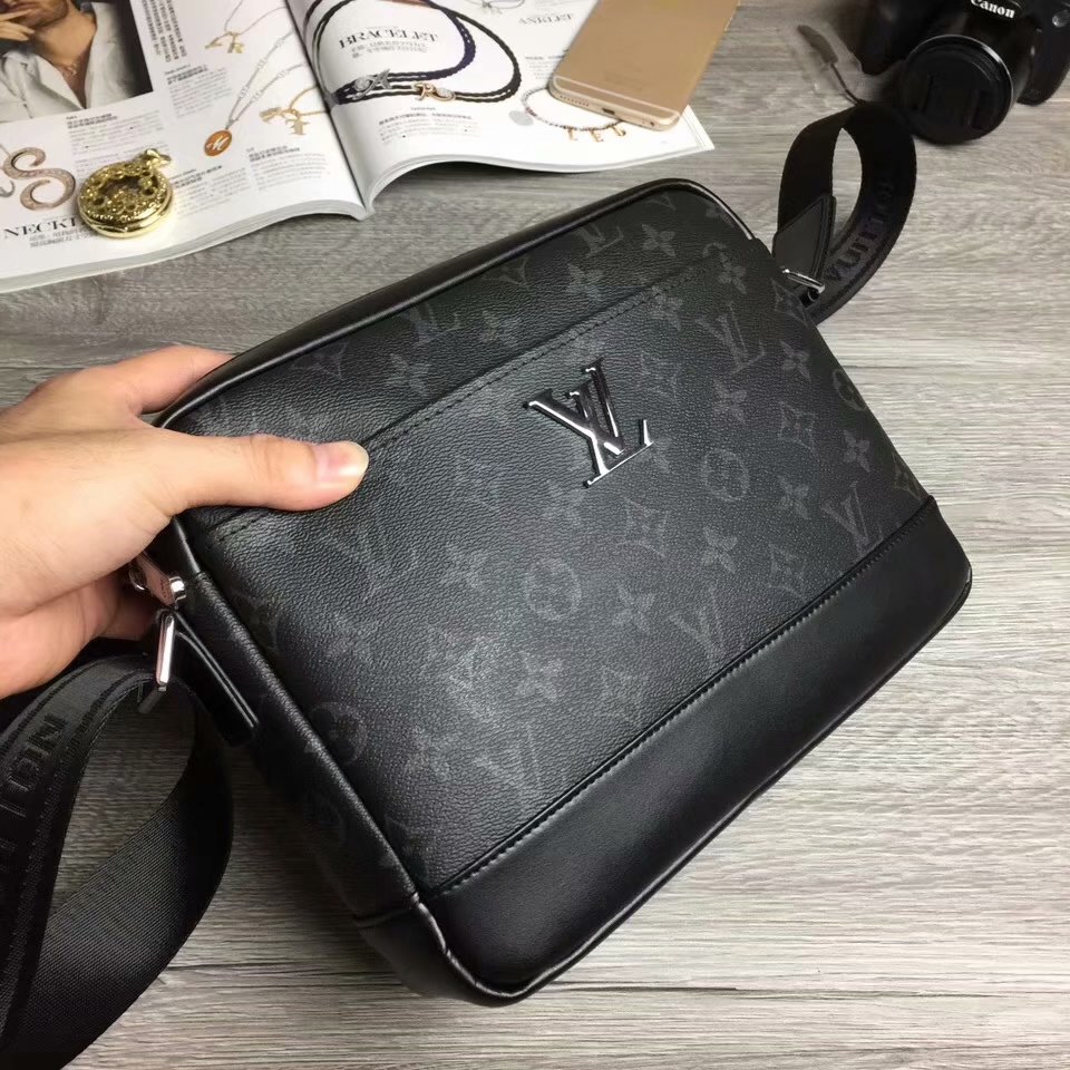 LV 高端皮件五金老花斜挎包