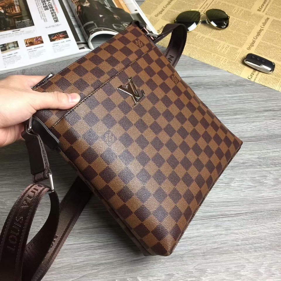 LV 必備百搭單品老花斜挎包