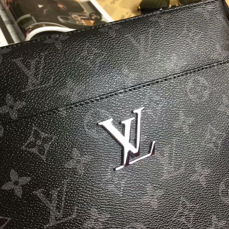 LV 必備百搭單品老花斜挎包