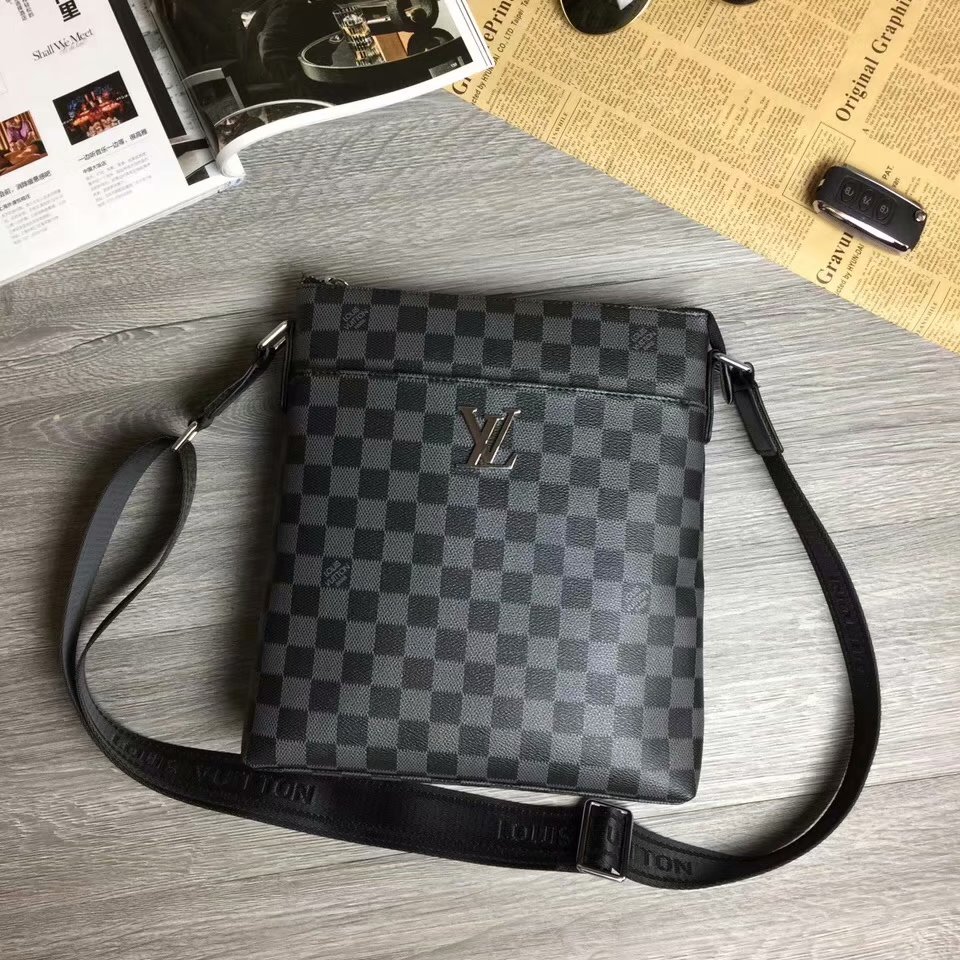 LV 必備百搭單品棋盤斜挎包