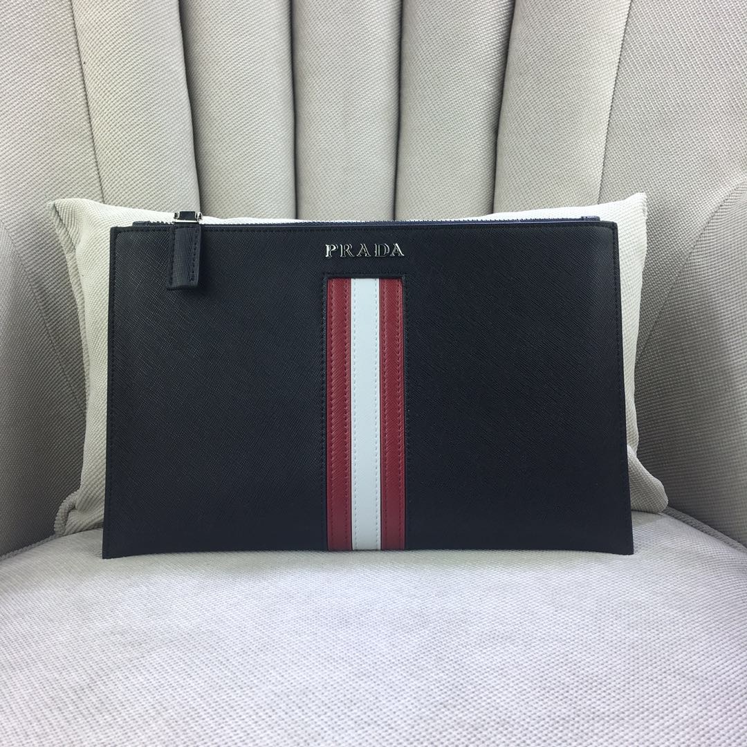 Prada 經典配色手拿包