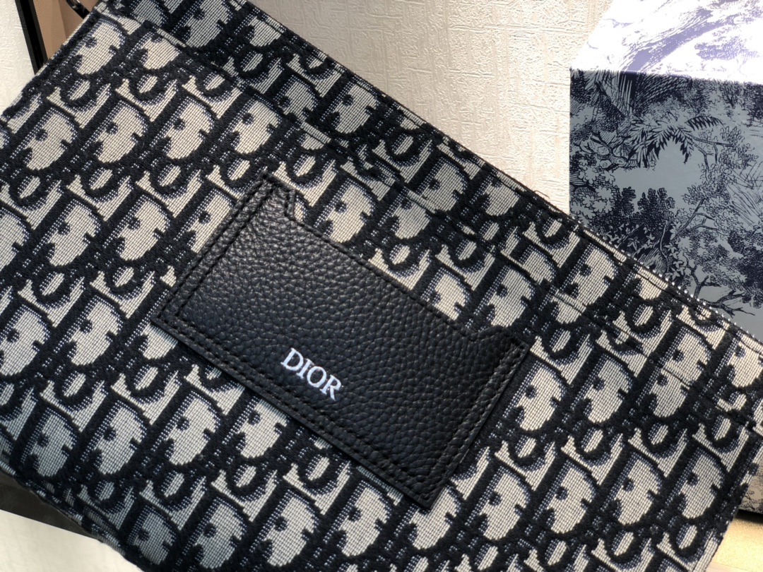 Dior 2019Pre-Fall早春新款老花手拿包