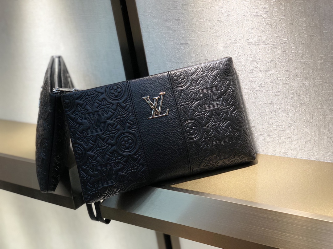 LV 絕美工藝壓紋手拿包