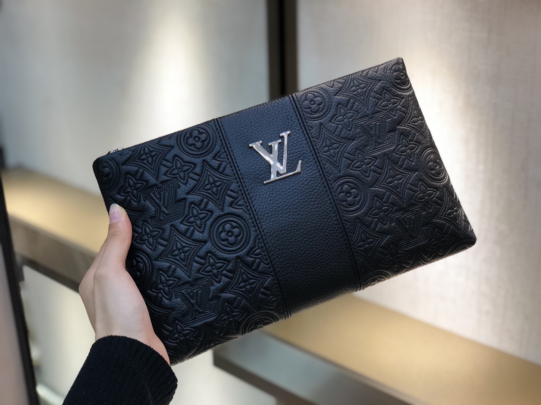 LV 絕美工藝壓紋手拿包