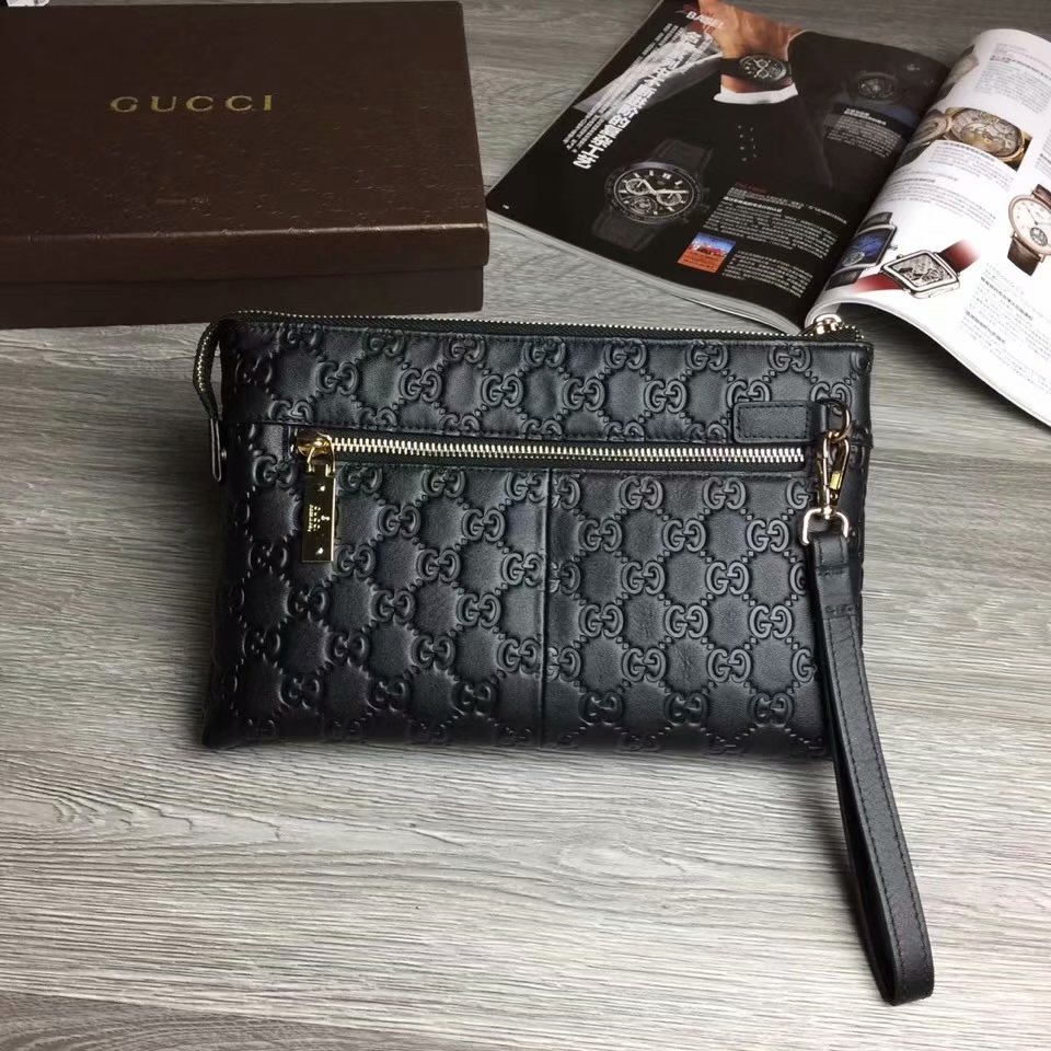 Gucci 浮雕壓花Logo手拿包