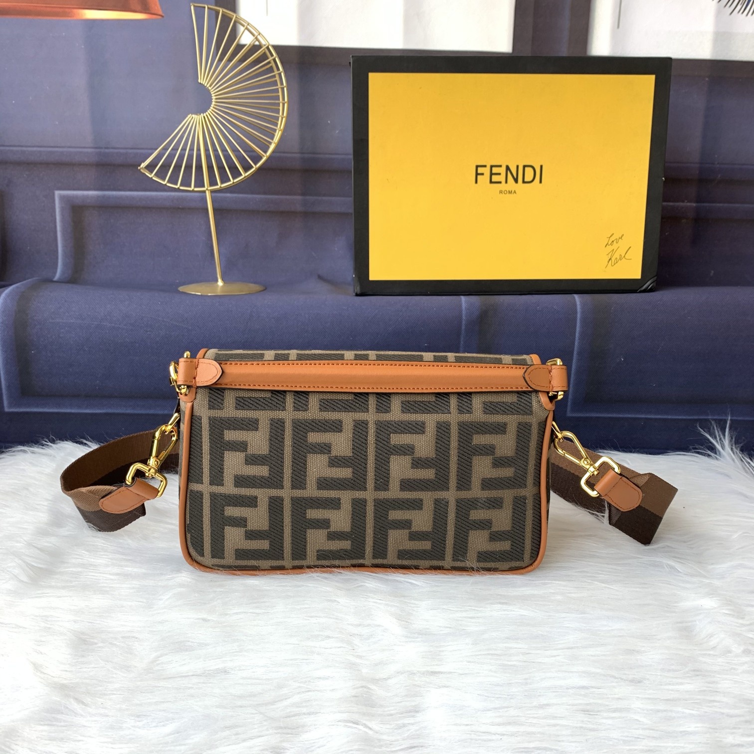 Fendi Baguette玩色斜挎包