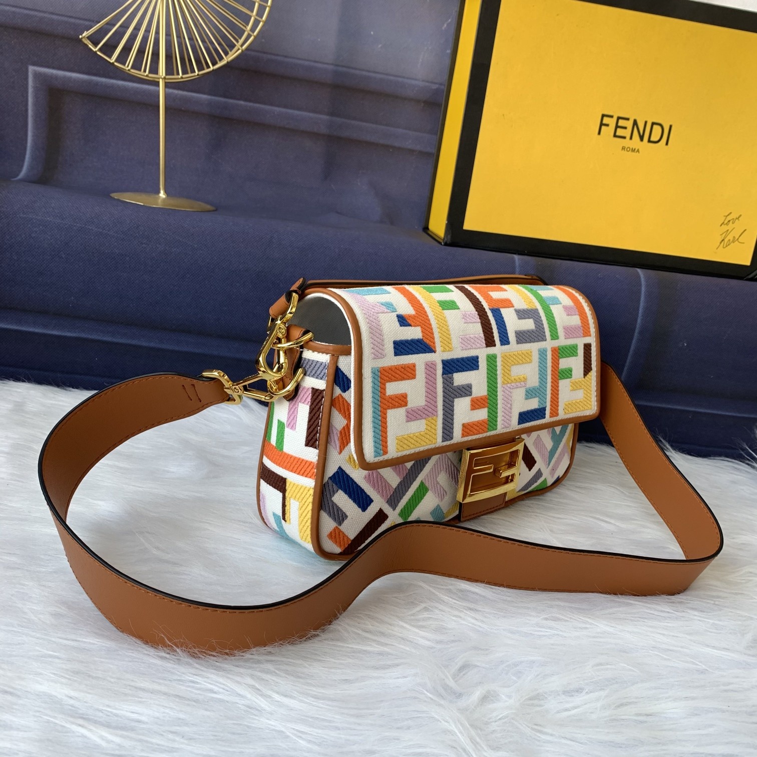 Fendi Baguette玩色斜挎包