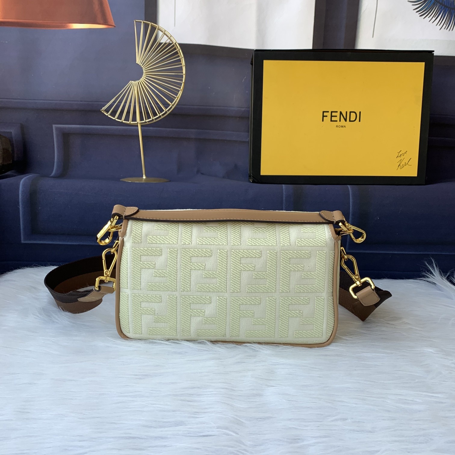 Fendi Baguette玩色斜挎包