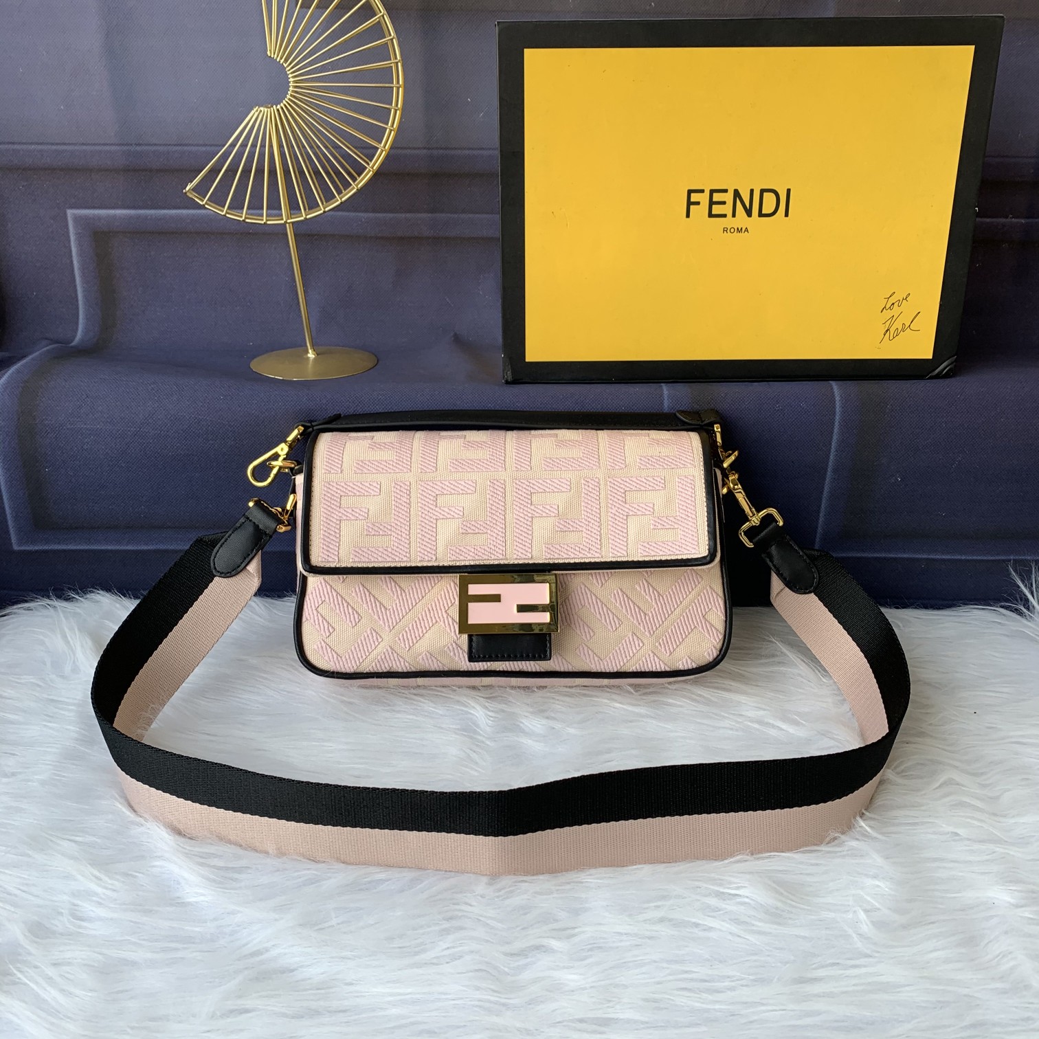 Fendi Baguette玩色斜挎包