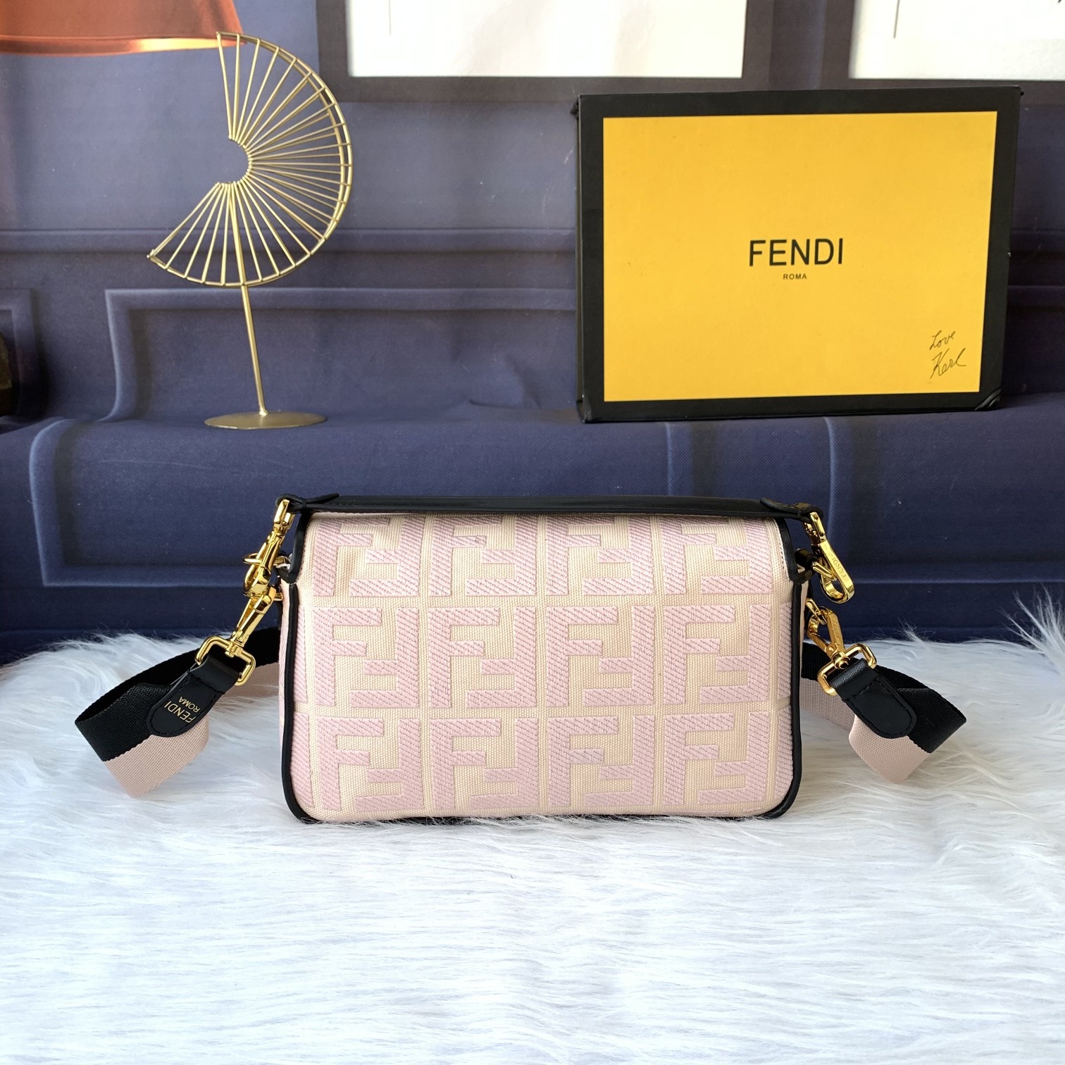 Fendi Baguette玩色斜挎包