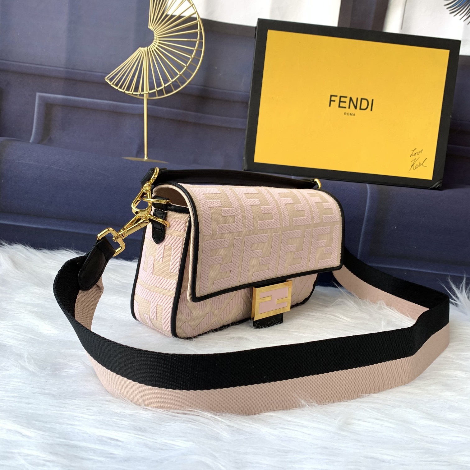 Fendi Baguette玩色斜挎包