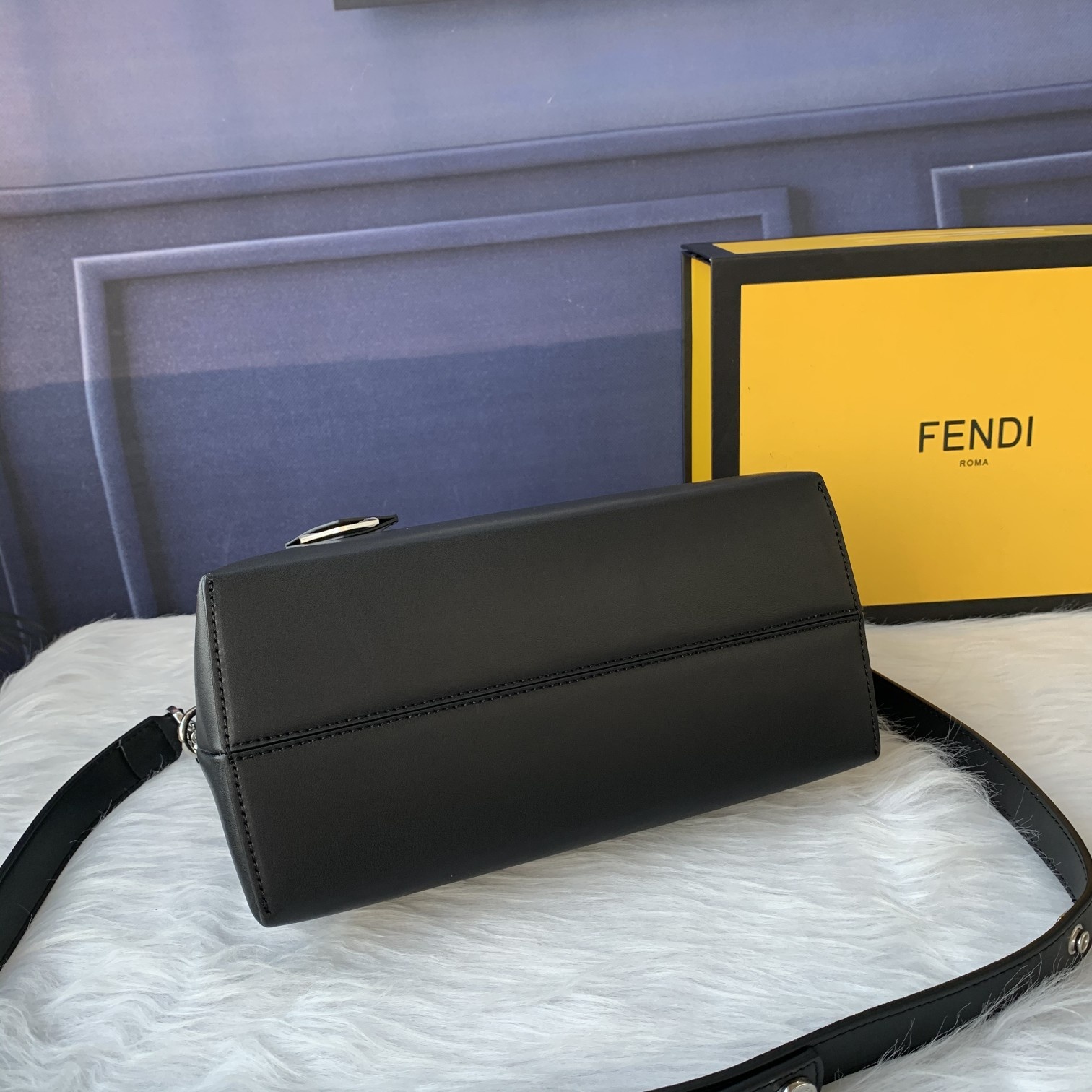 Fendi 超率性枕頭包