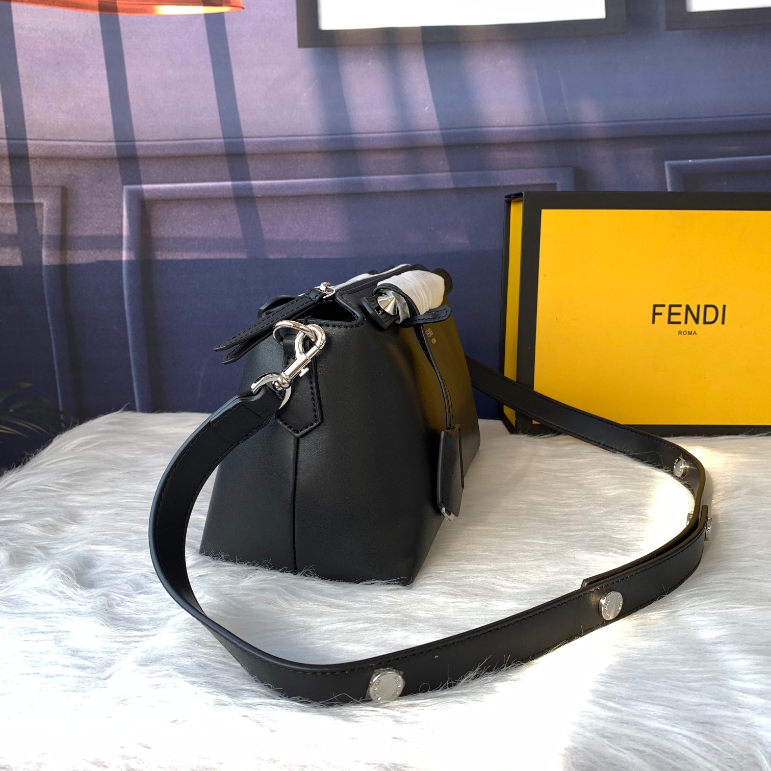 Fendi 超率性枕頭包