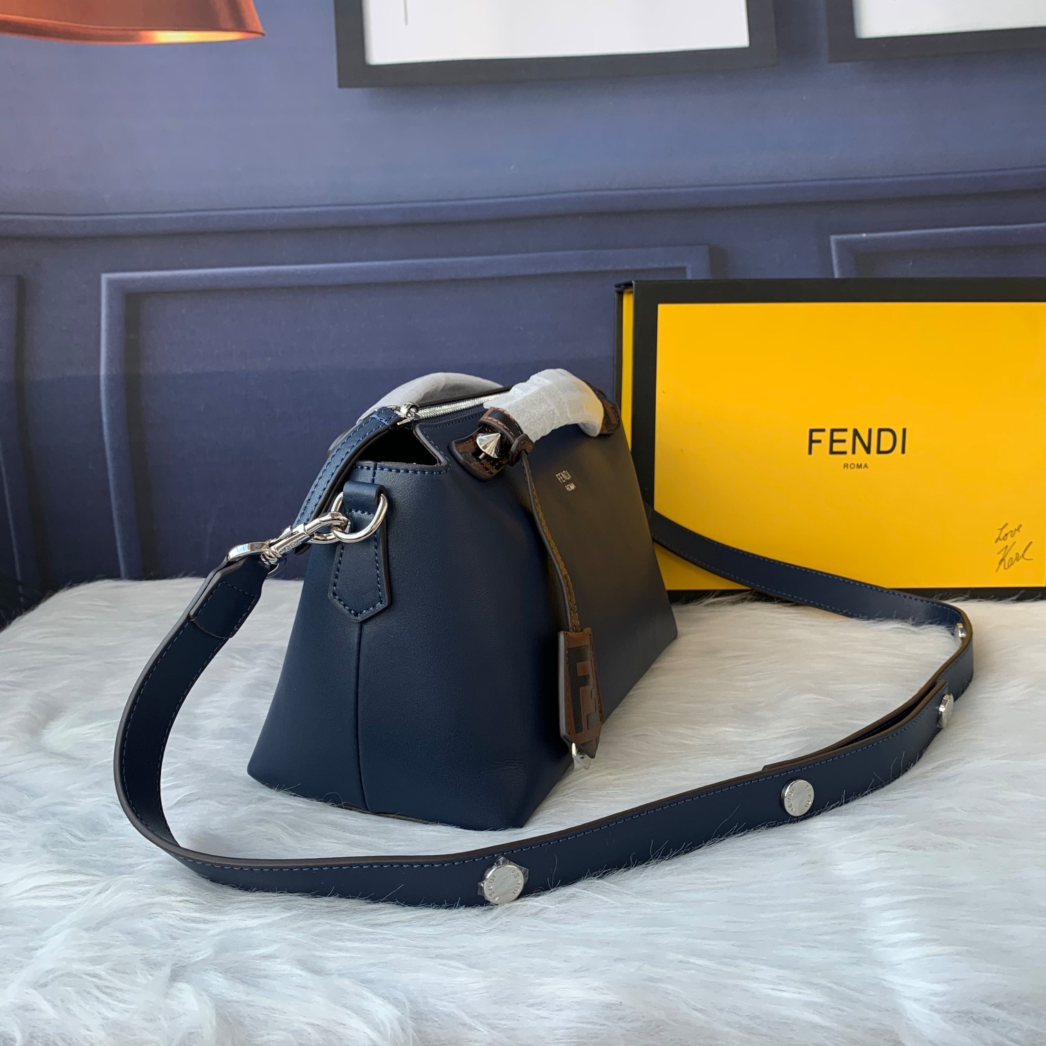 Fendi 超率性枕頭包