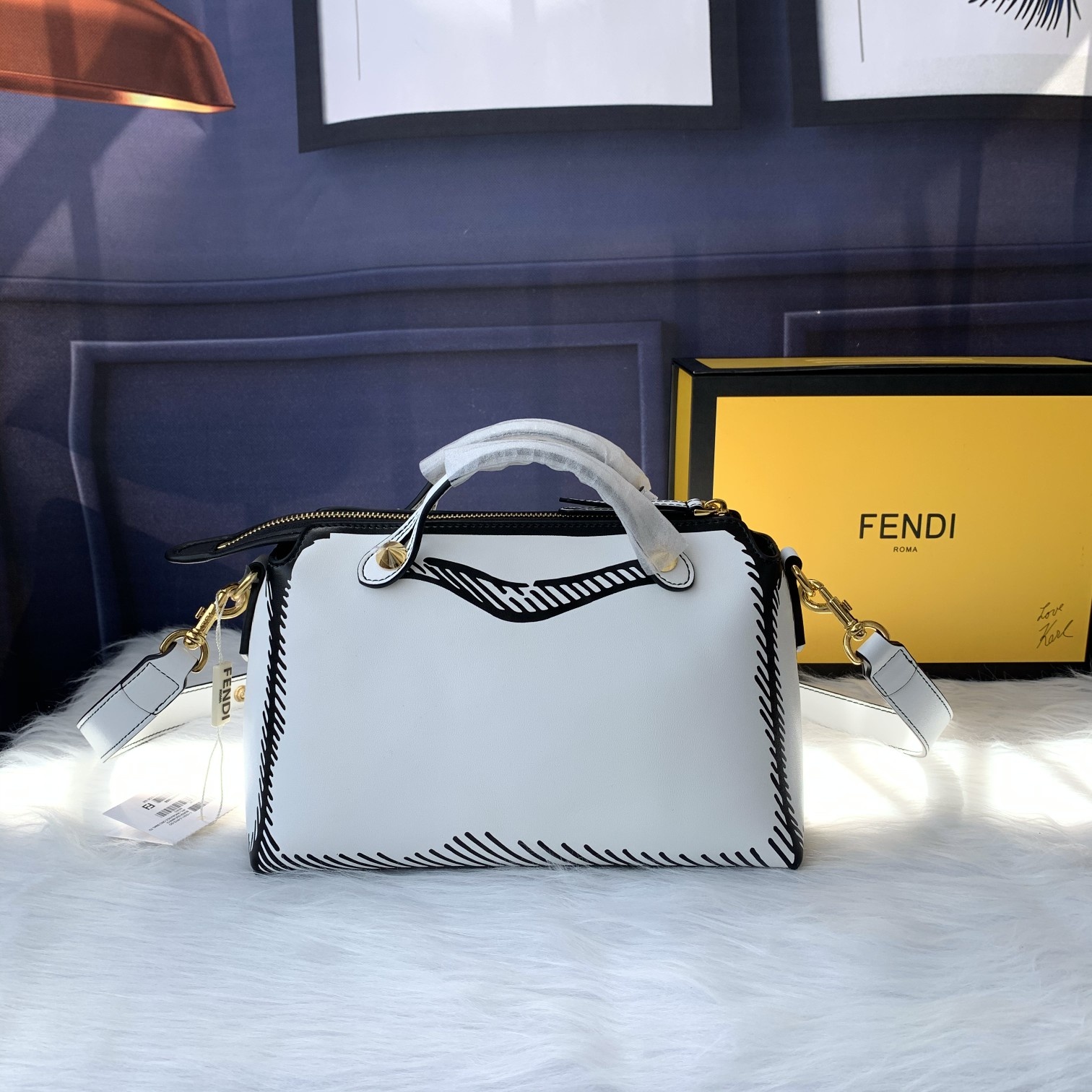 Fendi 超率性枕頭包