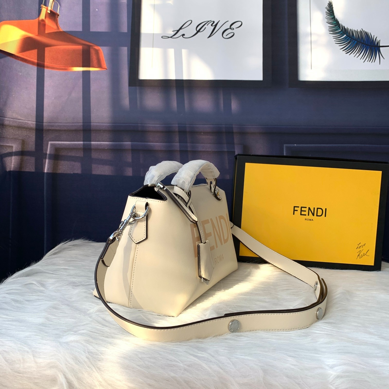 Fendi 超率性枕頭包