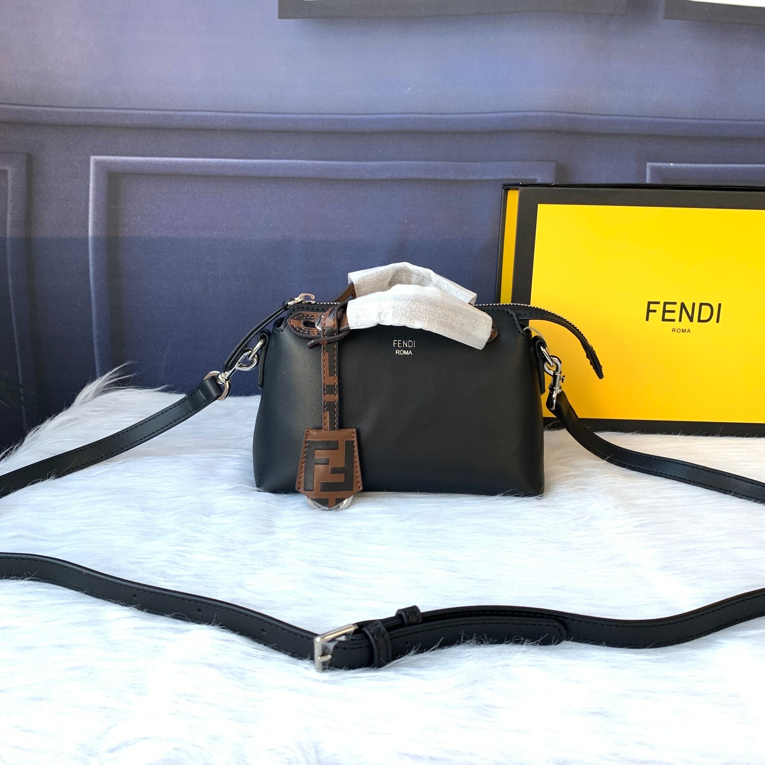 Fendi 超率性枕頭包