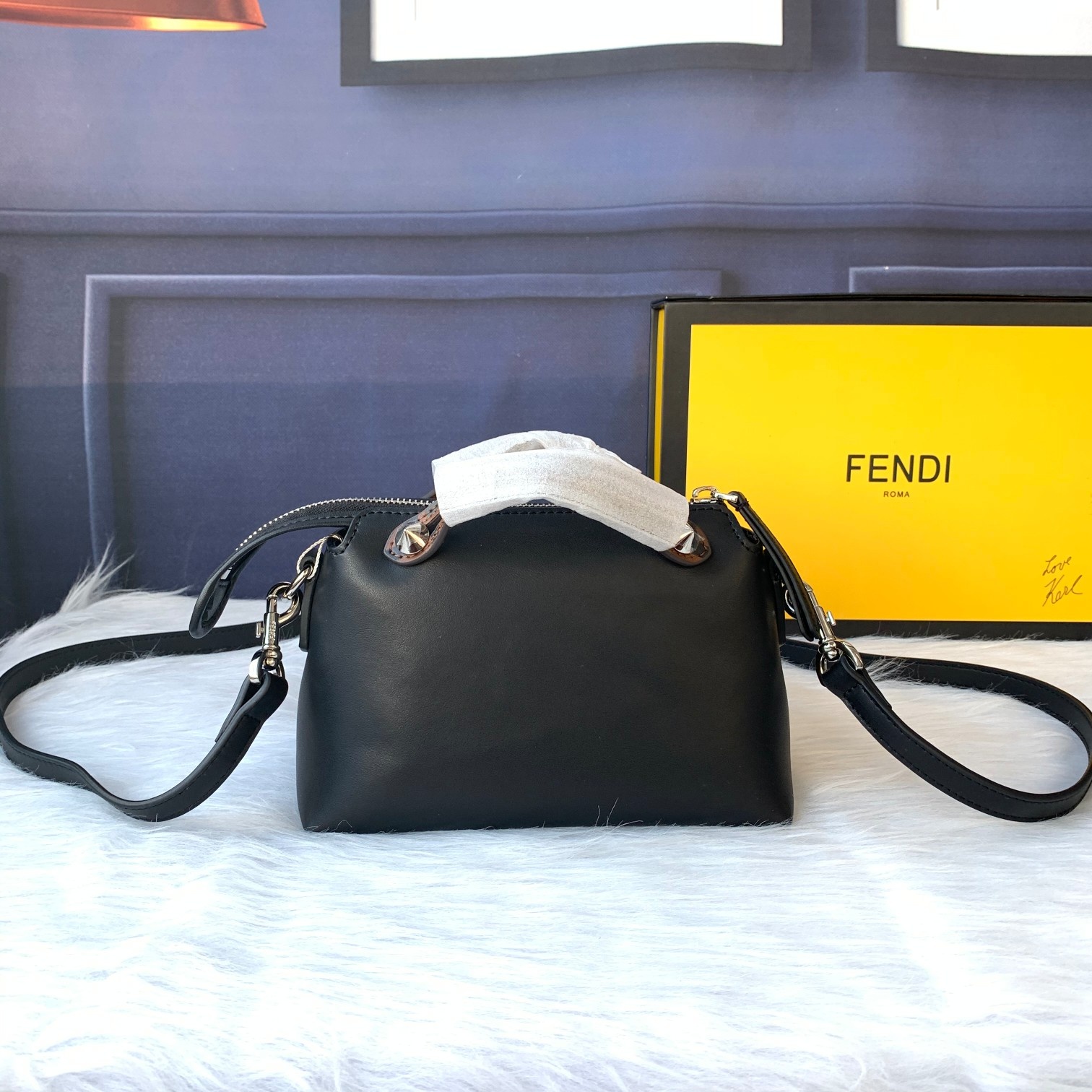 Fendi 超率性枕頭包