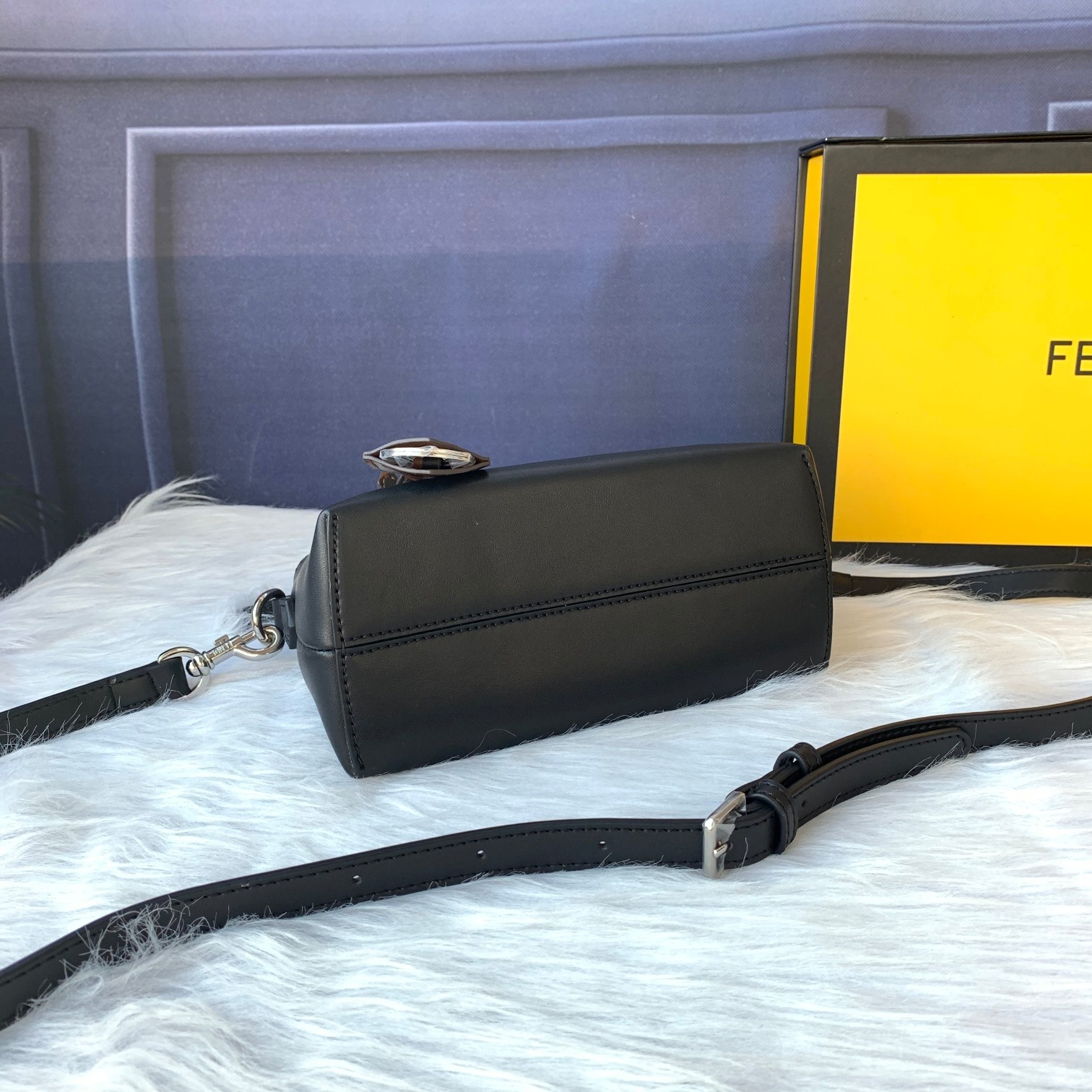 Fendi 超率性枕頭包